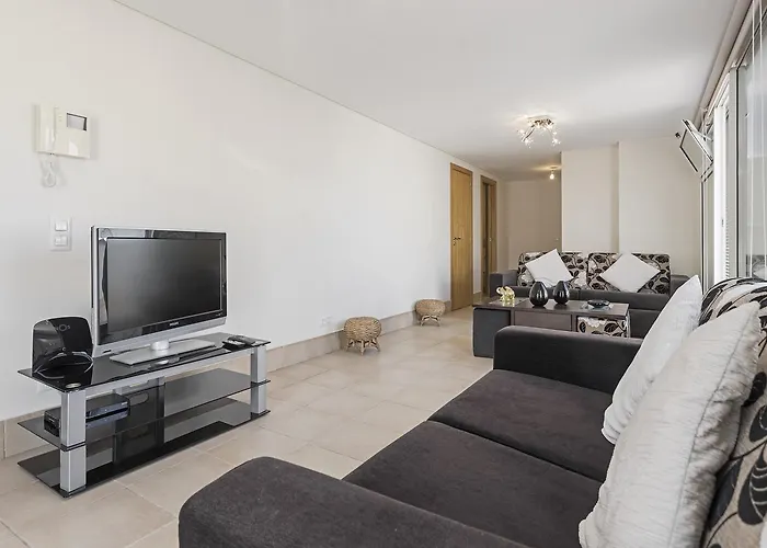 Jasmineiro Iii By An Island Apartment