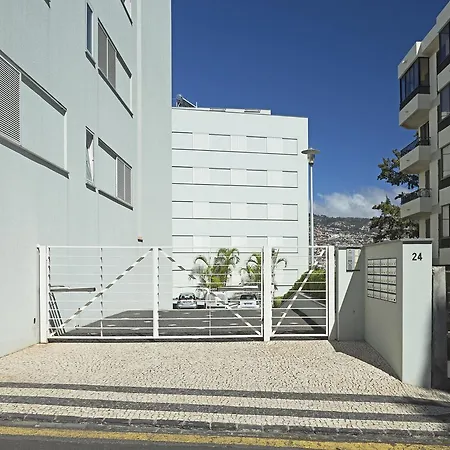 Jasmineiro Iii By An Island Apartment *