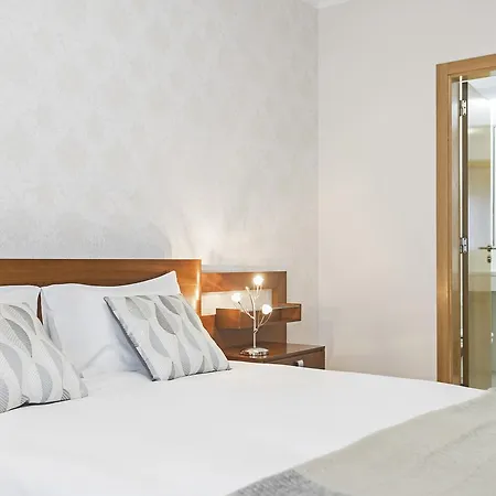 Jasmineiro Iii By An Island Daire