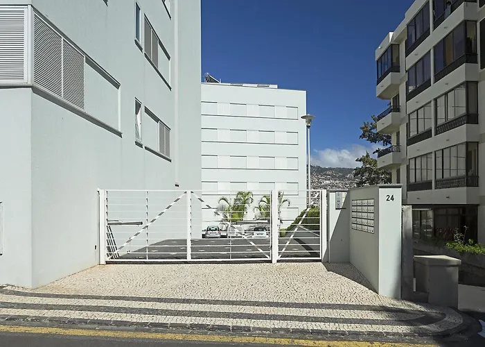 Jasmineiro Iii By An Island Apartman *