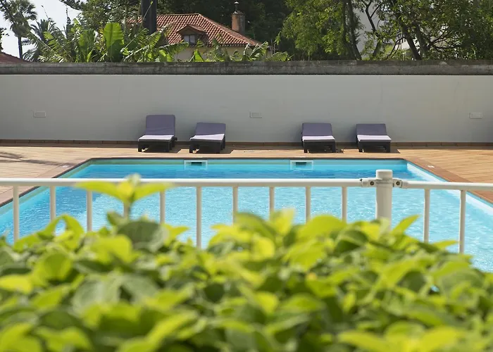 Jasmineiro Iii By An Island * Funchal